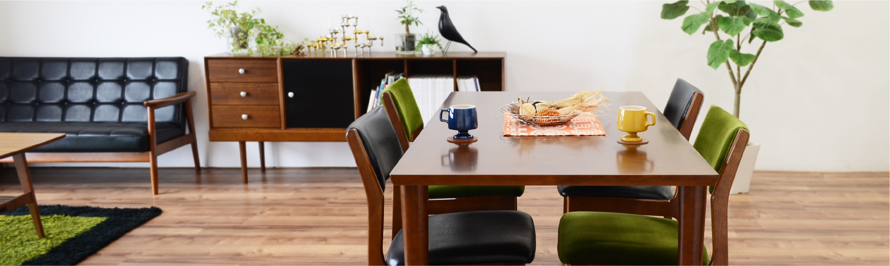 カリモク60 ダイニングテーブルを色合いでみる