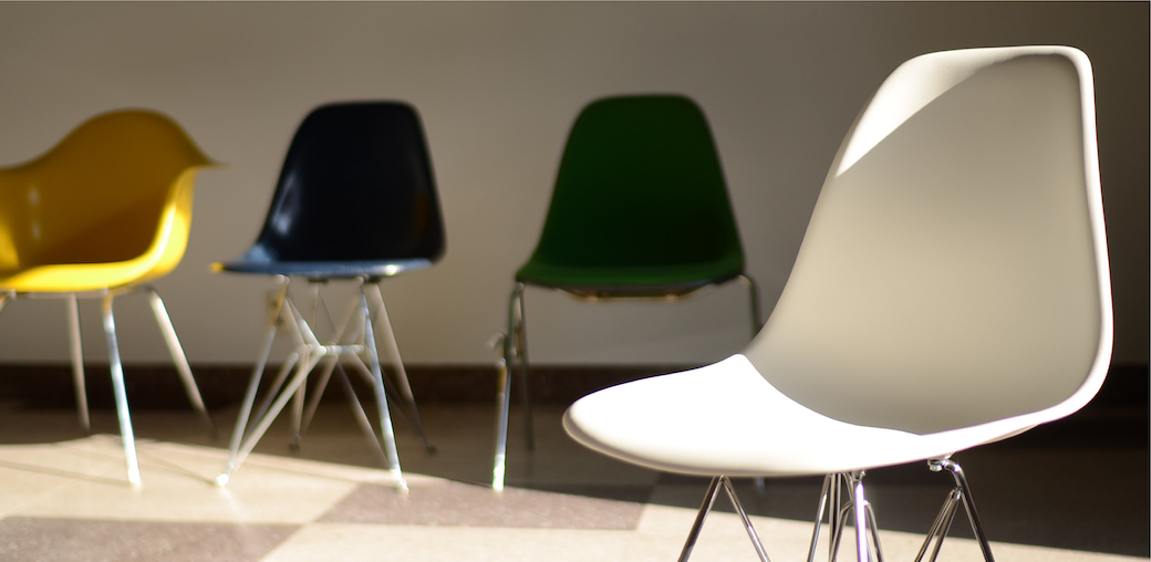 発売当時のシェルチェアのポスター