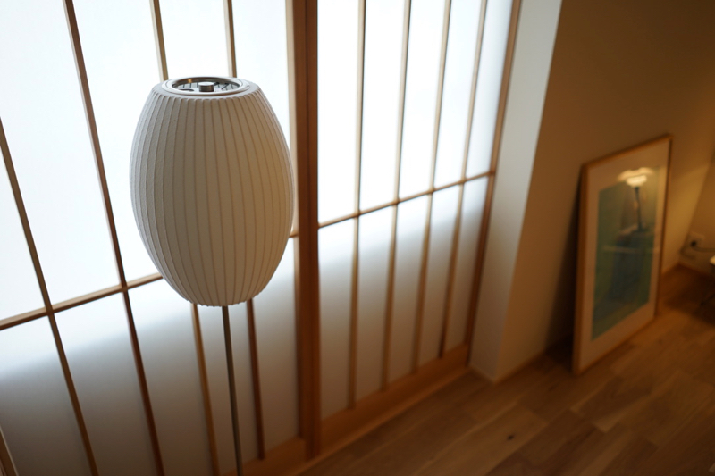 和室にバブルランプ