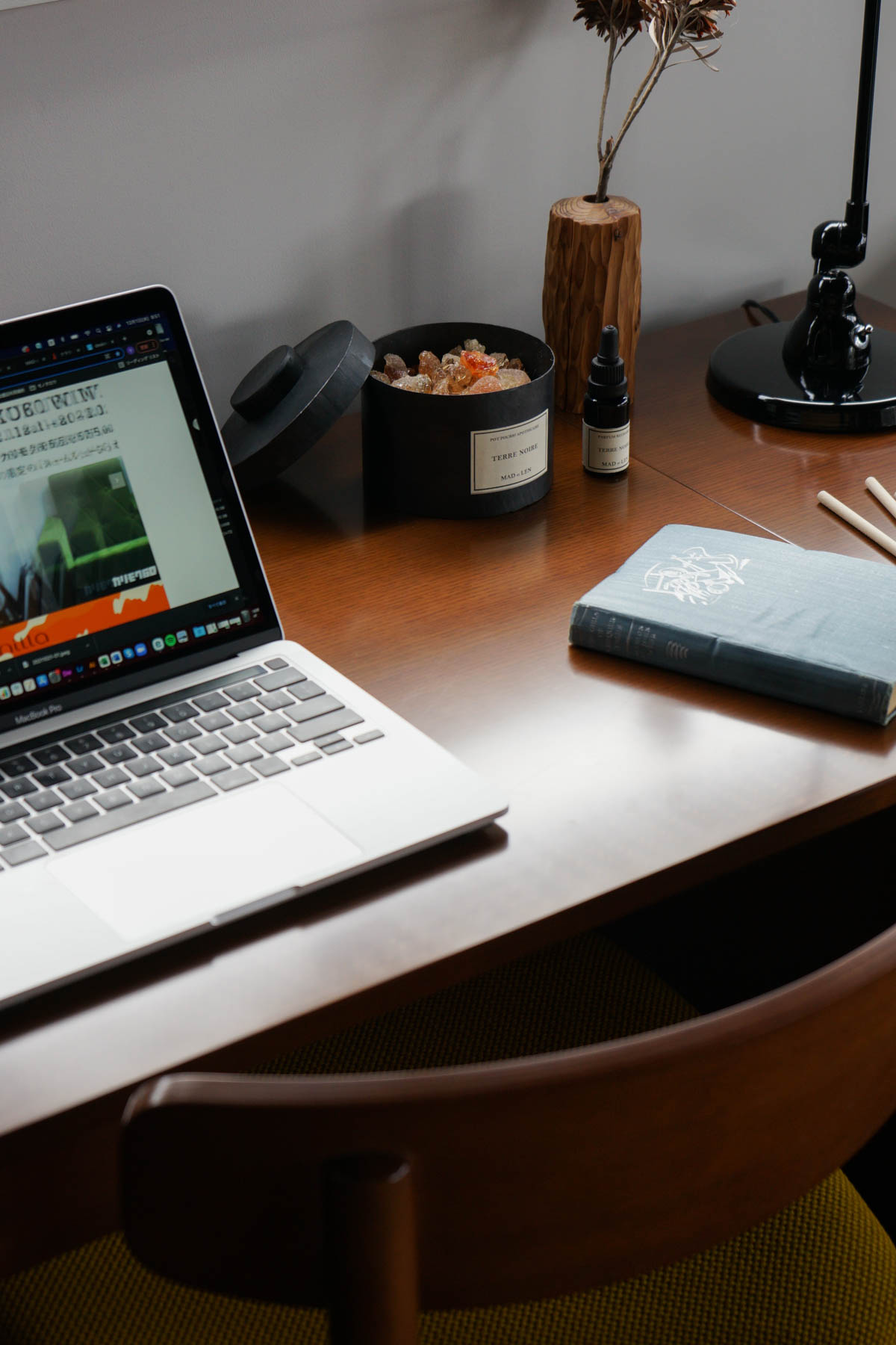 デスクとマドエレン