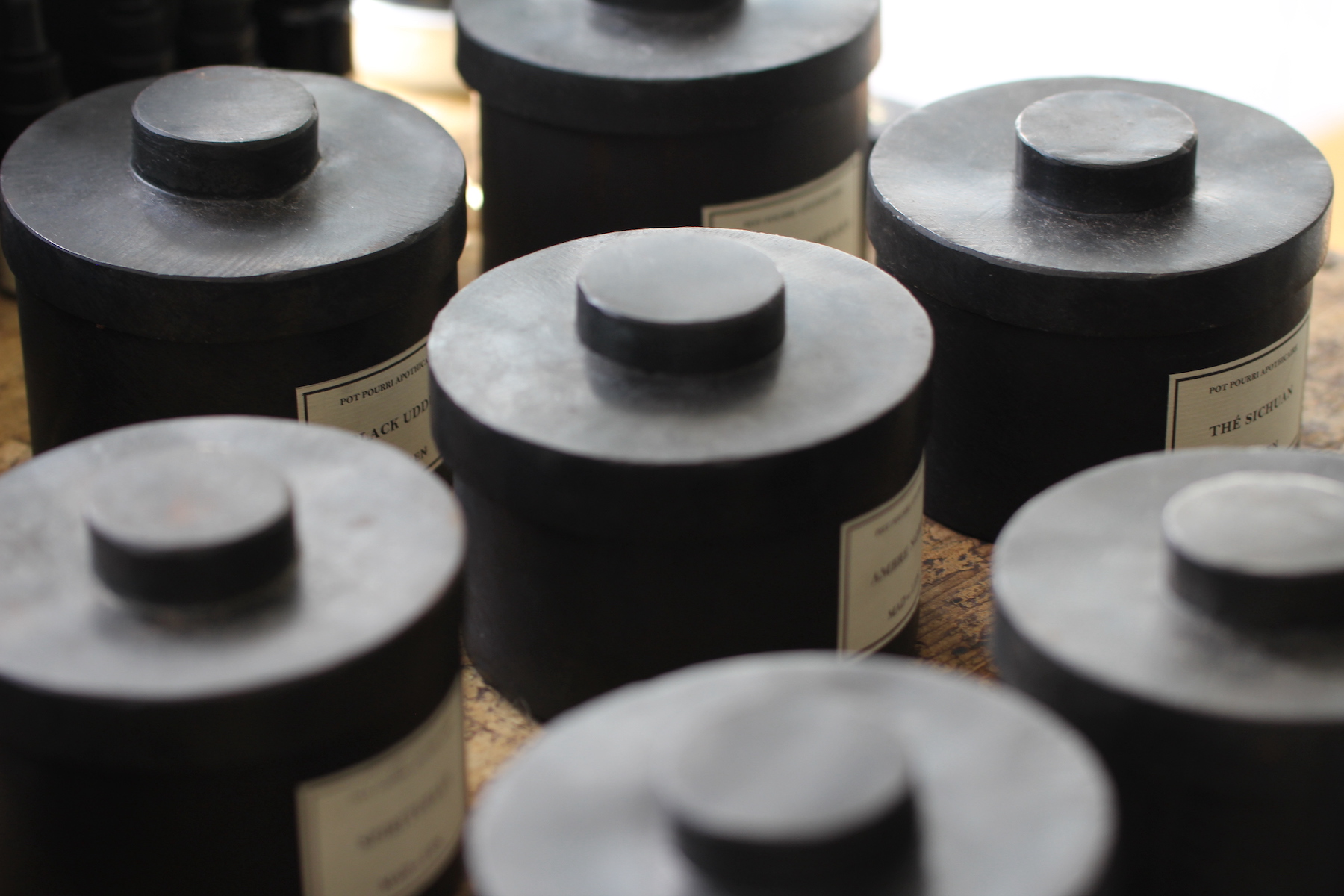 マドエレンのアイアン容器