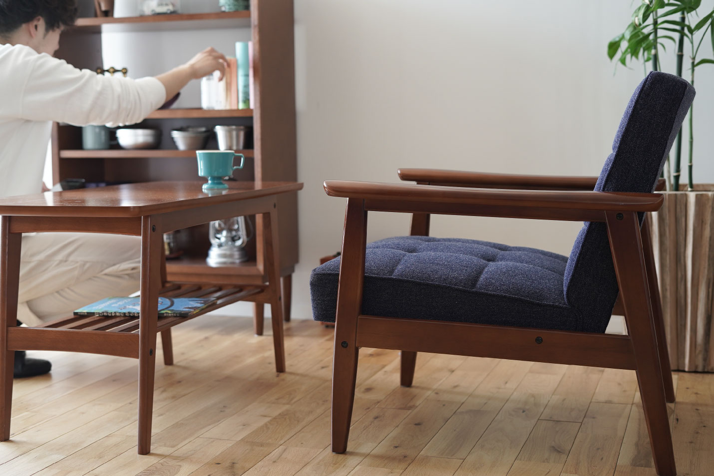 カリモク60のシェルフ、リビングテーブルと