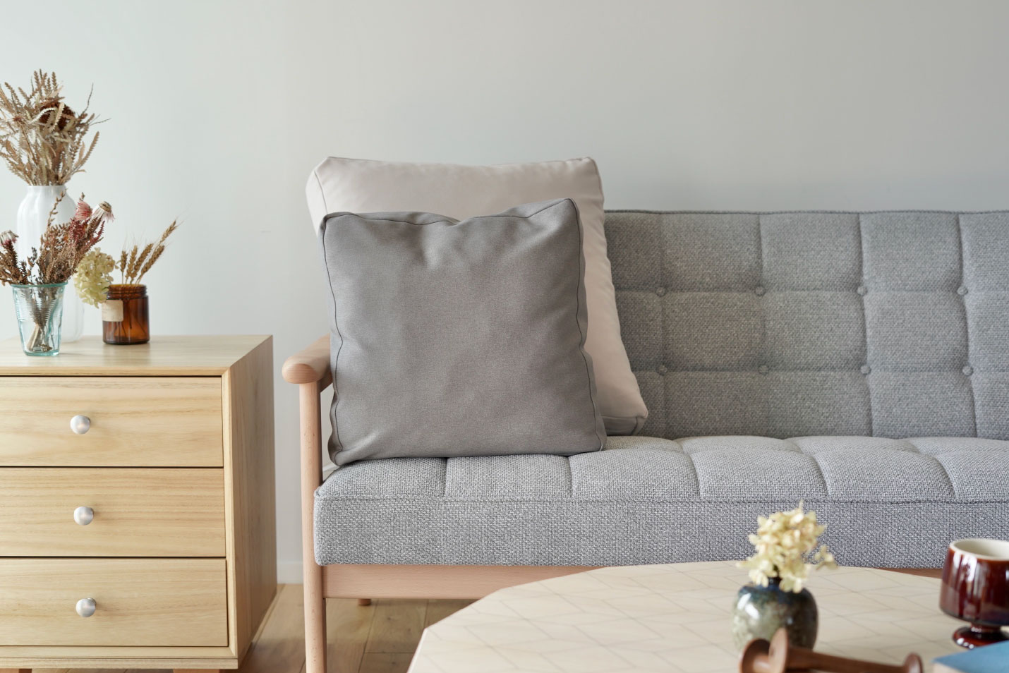 カリモク60 Kチェアミストグレー1シーター　張り地について