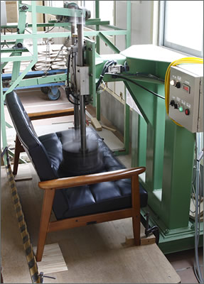 カリモク60Kチェアの耐久試験