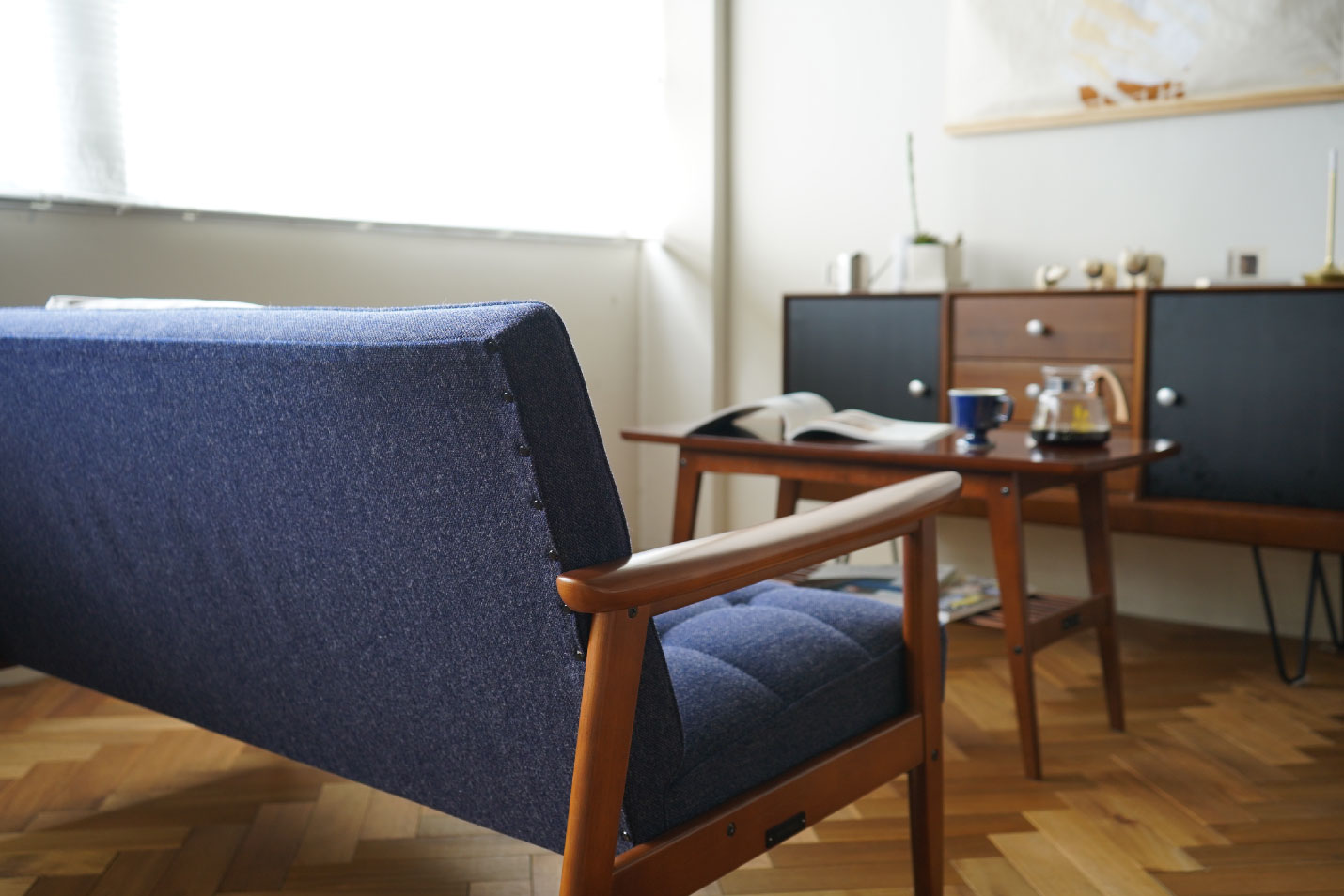 カリモク60 Kチェアミストグレー1シーターとフラインググース