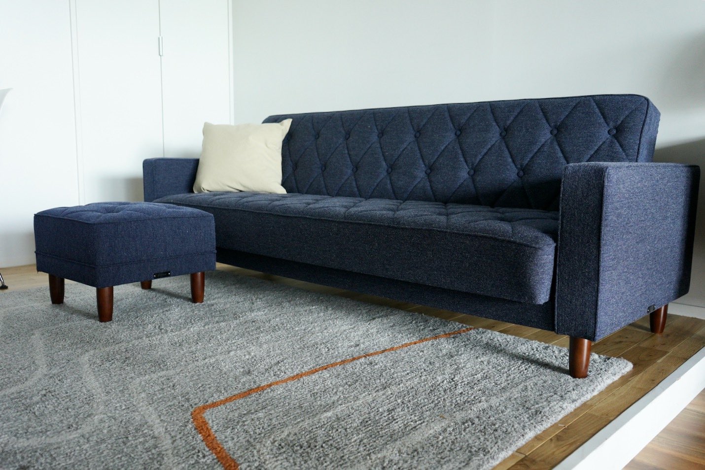 カリモク60 スリーピングソファ タープブルー