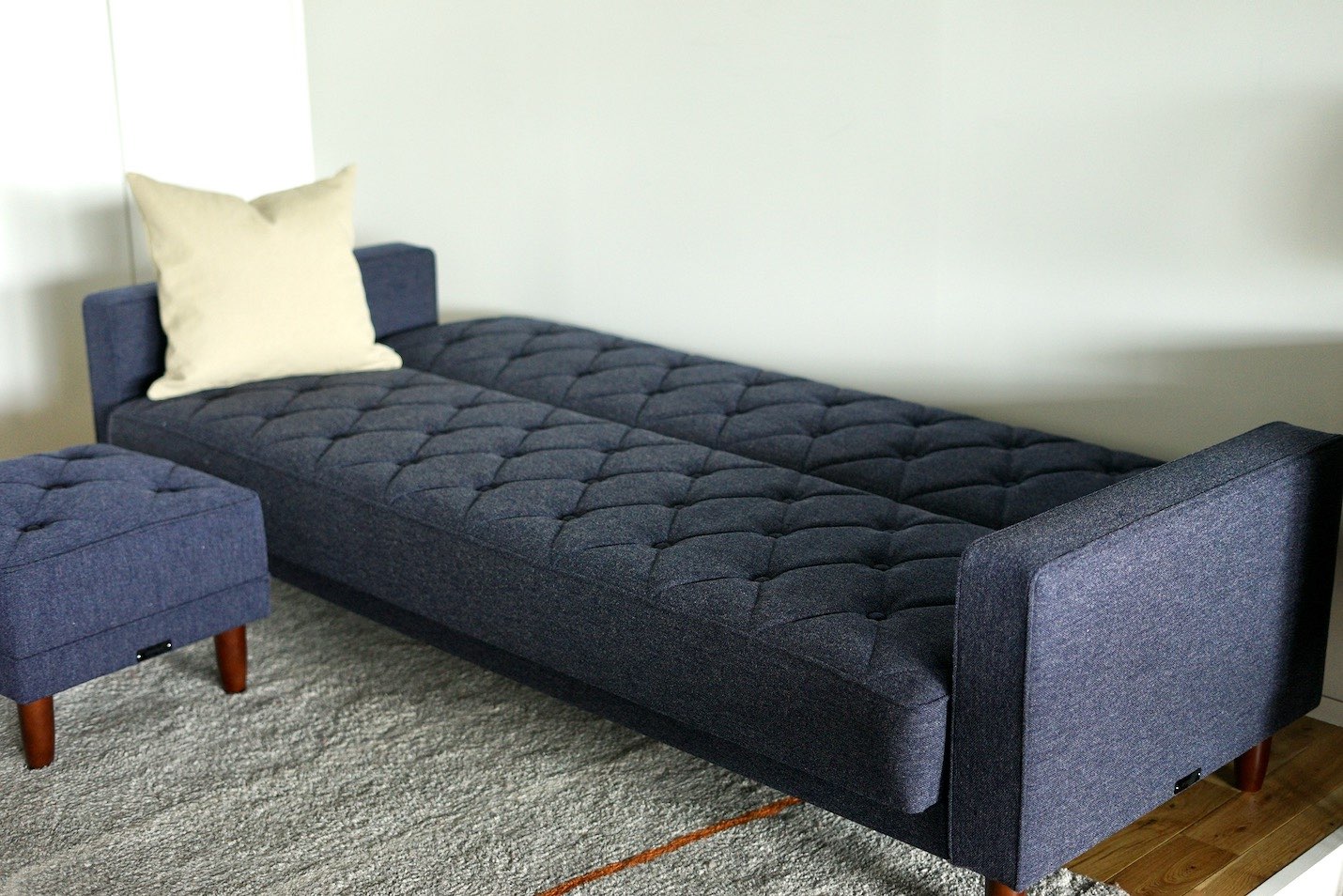 カリモク60 スリーピングソファ タープブルー