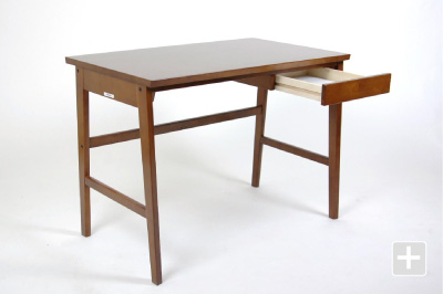 カリモク60+ デスクはコンパクト