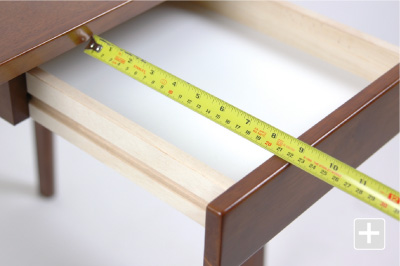 カリモク60+ デスクは引き出しは21cmまで開口します