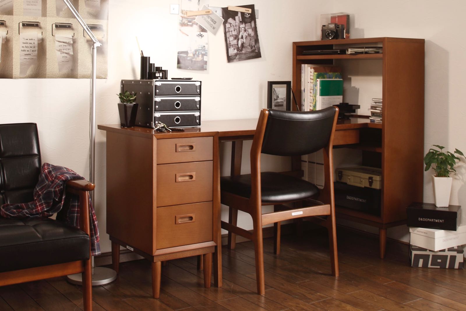 デスク周りに最適なシェルフ