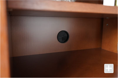 中央のコード穴