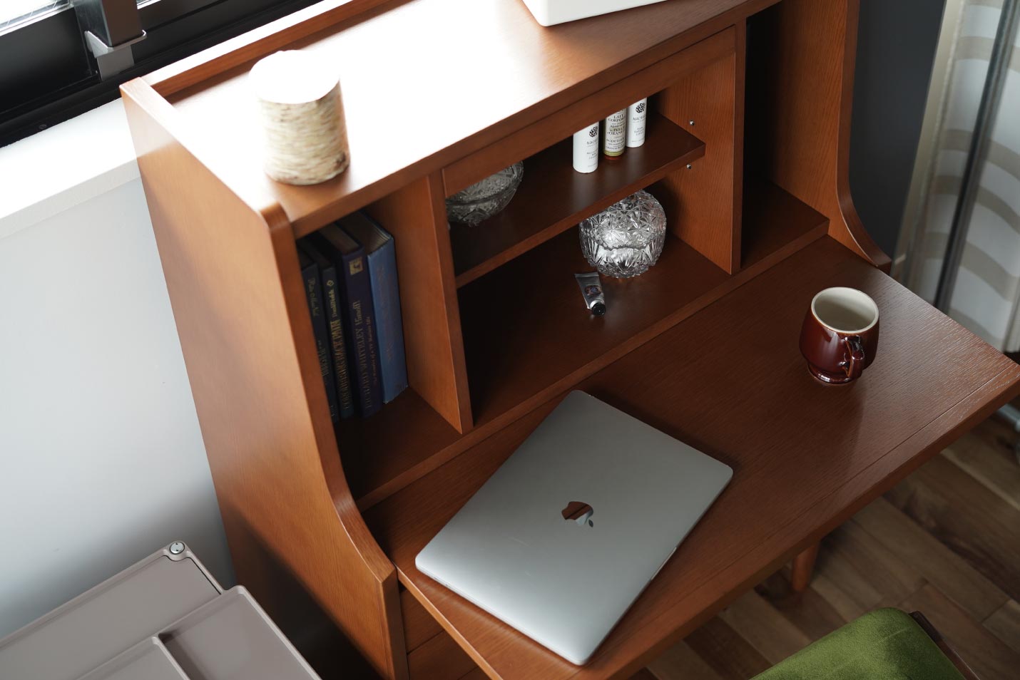 カリモク60 ライティングチェストのデスク部分