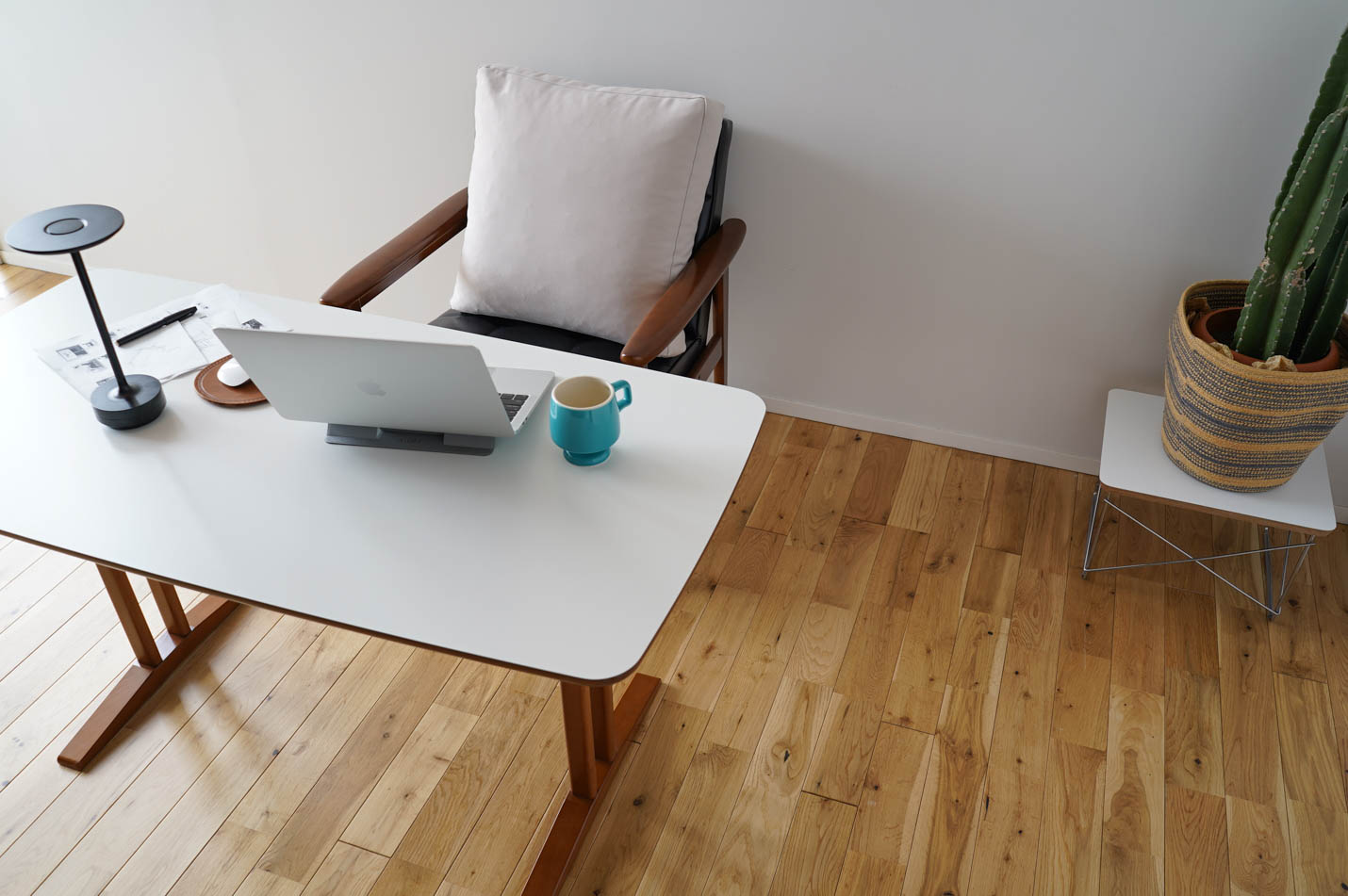 カリモク60 カフェテーブルはKチェア2シーターとの相性も良いです