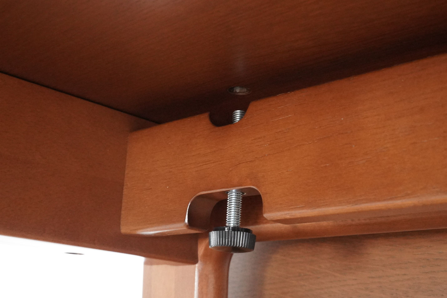 カリモク60 ダイニングテーブル バタフライ 裏面のロック構造