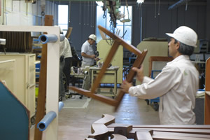 カリモク60のアームの塗装