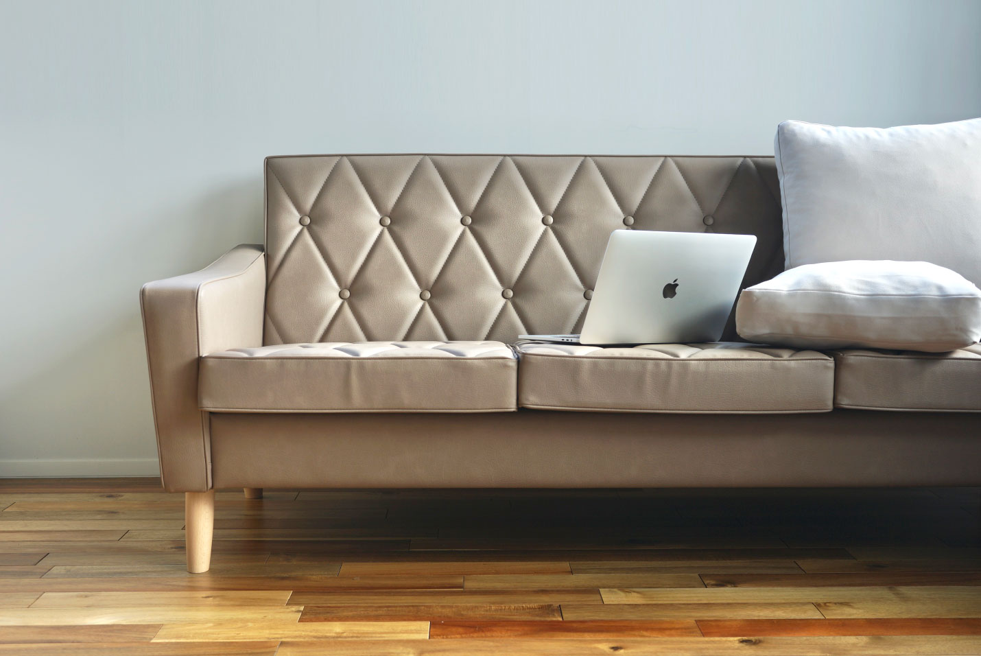 カリモク60 ショップリミテッド ロビーチェア3シーター グレージュ