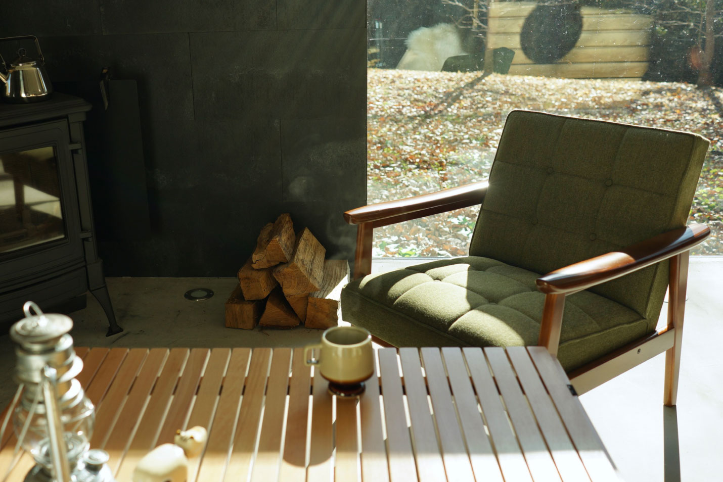 カリモク60 vanilla限定カラー Kチェア オリーブドラブはキャンパーにもおすすめ