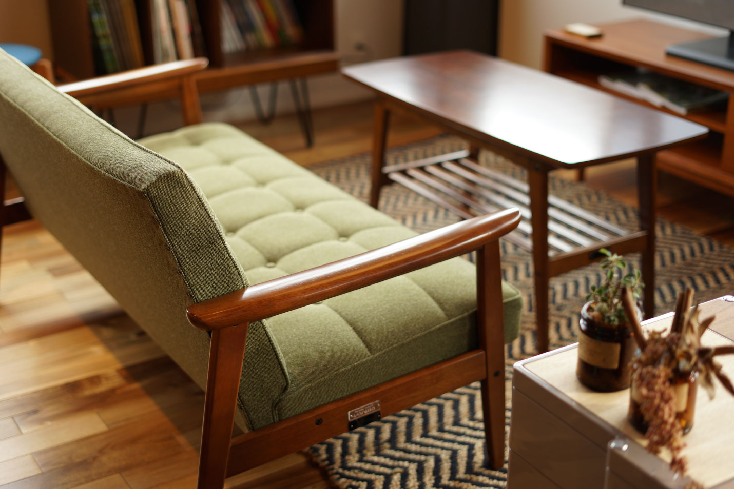 定番のブラウン系の家具とも良い組み合わせ