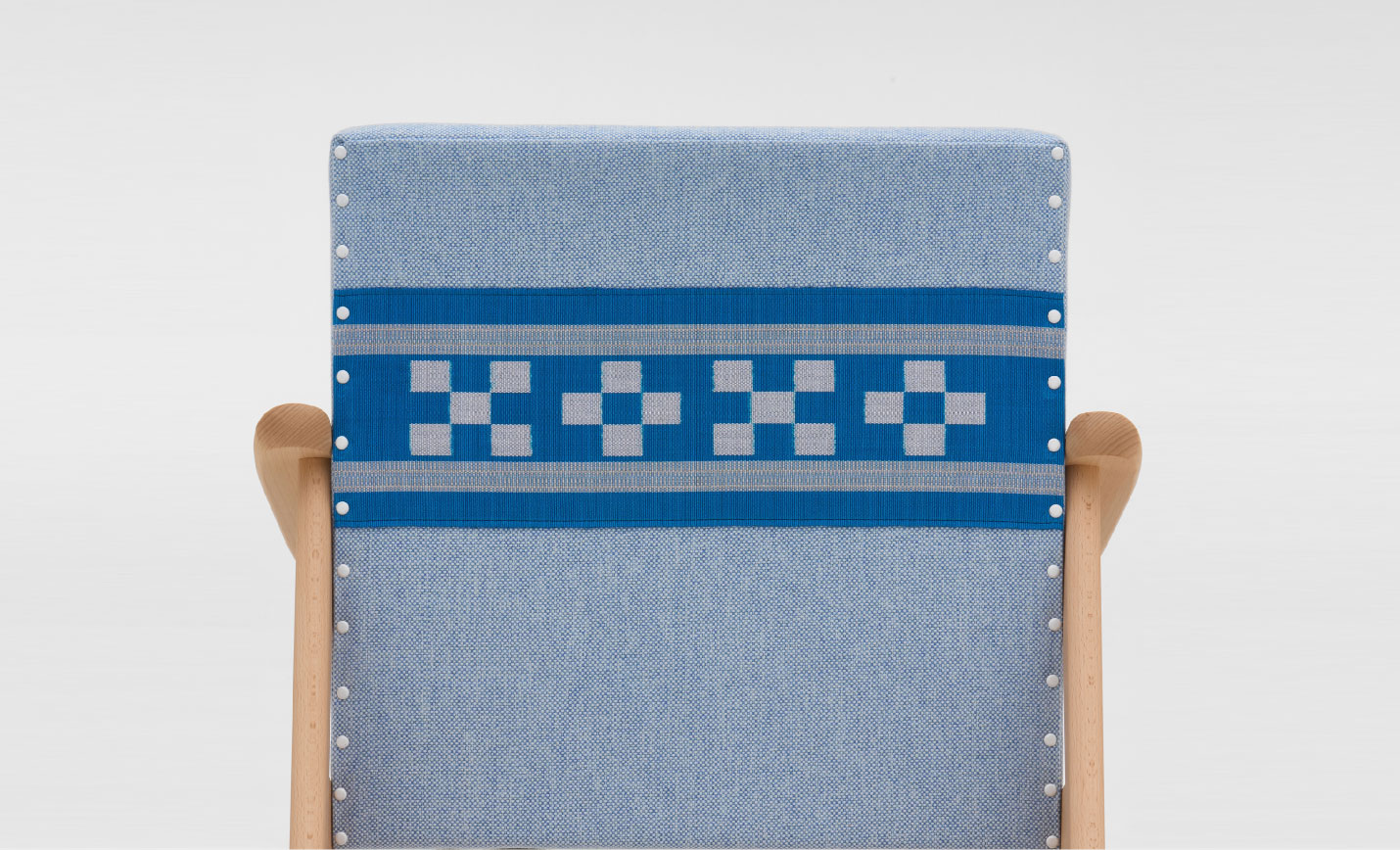 カリモク60Kチェア 八重山みんさー 1シーター背面