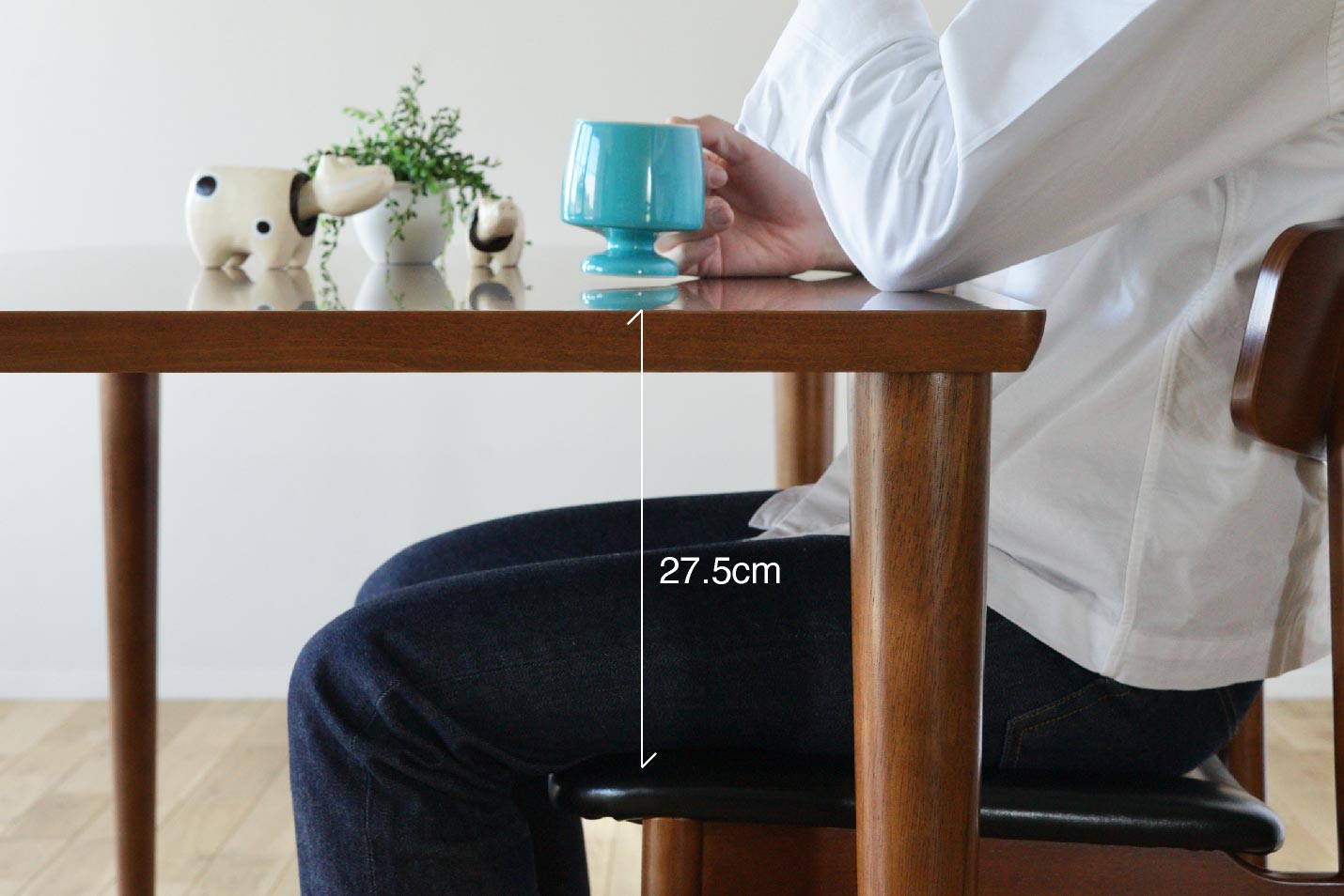 カリモク60のダイニングテーブルとTチェアの差尺