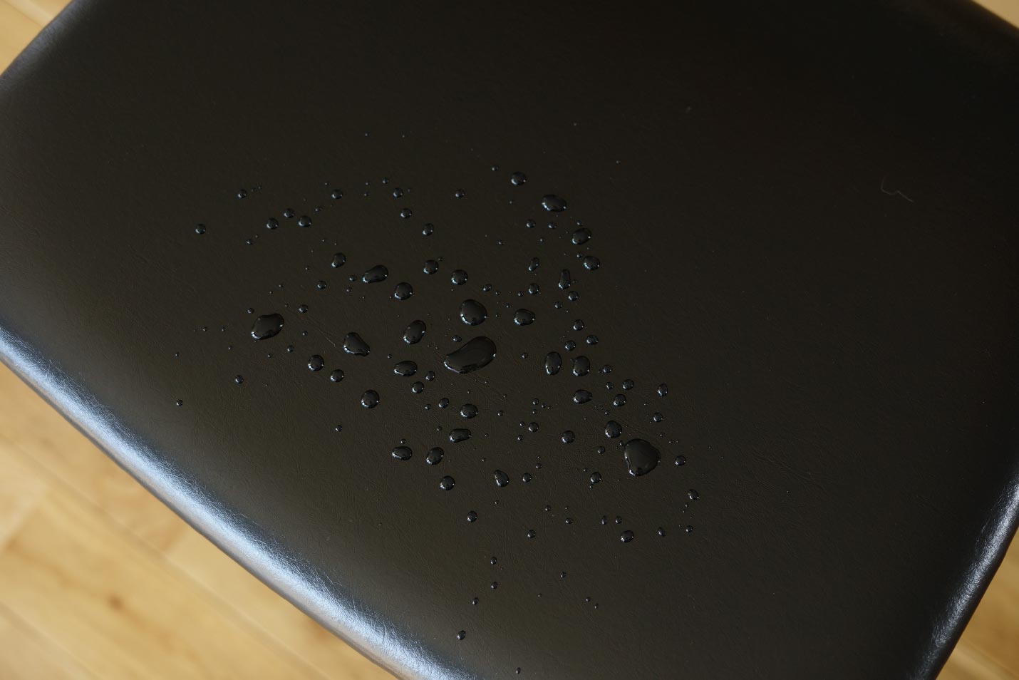 ビニールレザー生地はお手入れが簡単