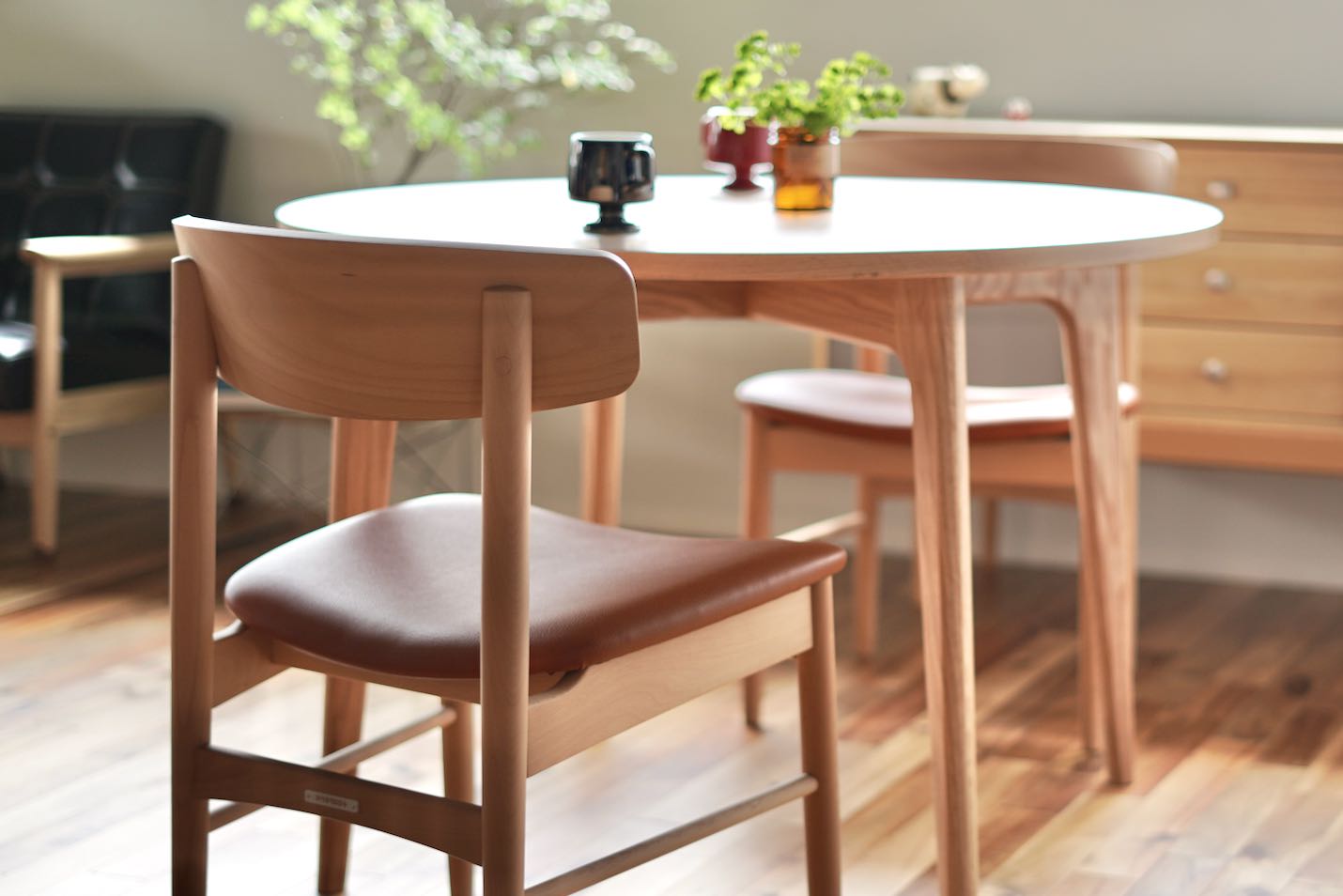 カリモク60 Tチェア リーベルブラウン