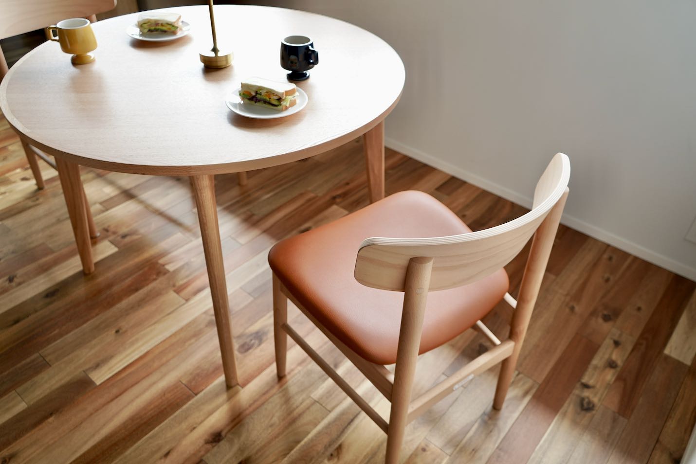 まるで北欧家具のようなカリモク60 Tチェア