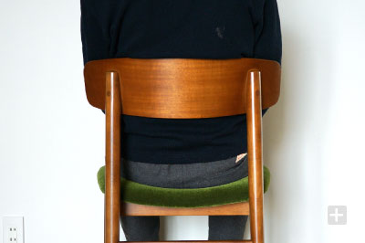 カリモク60 Tチェアの背面