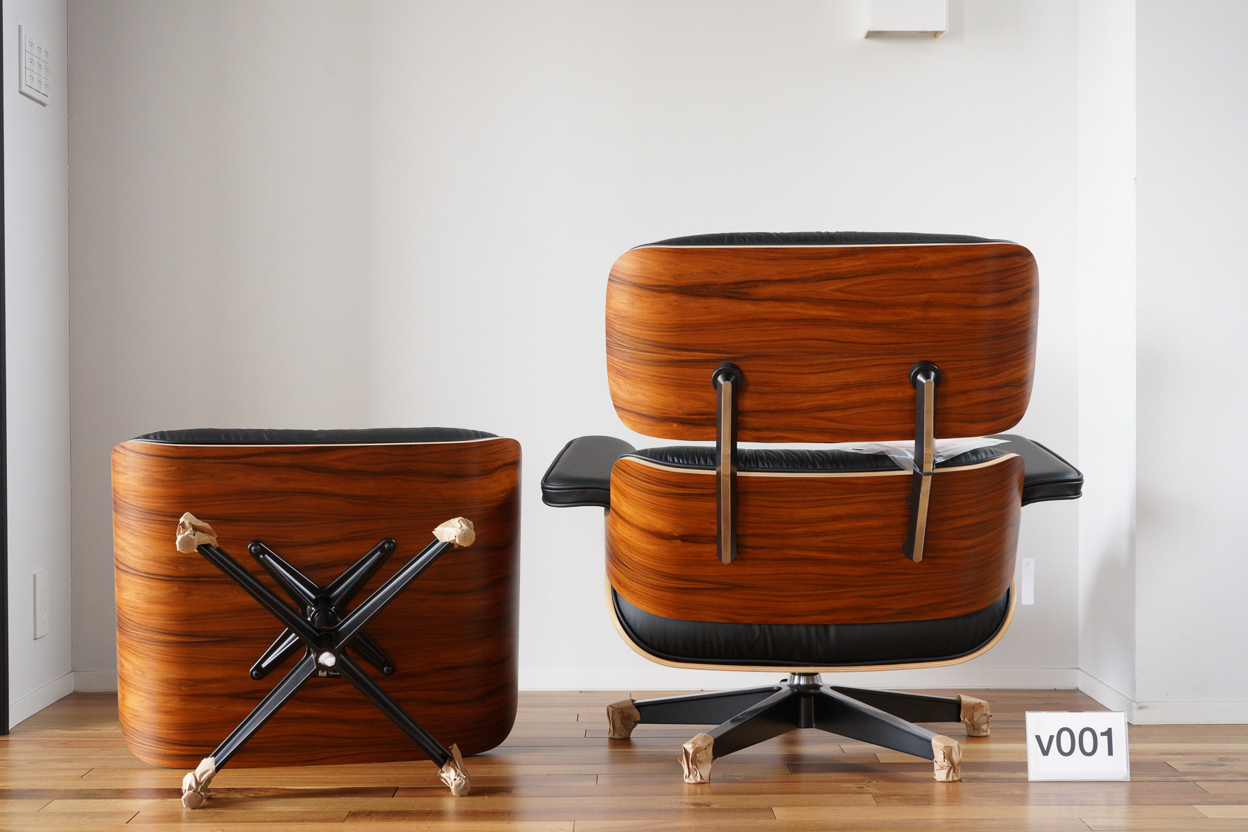 イームズラウンジチェアの木目
