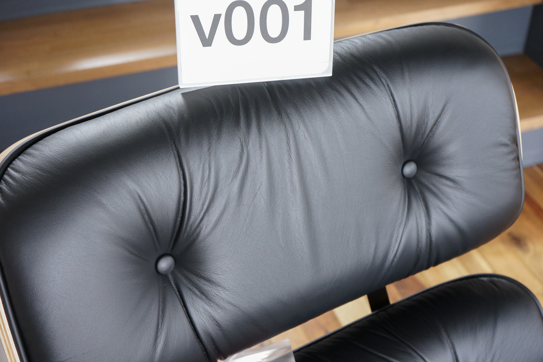 イームズラウンジチェアの木目