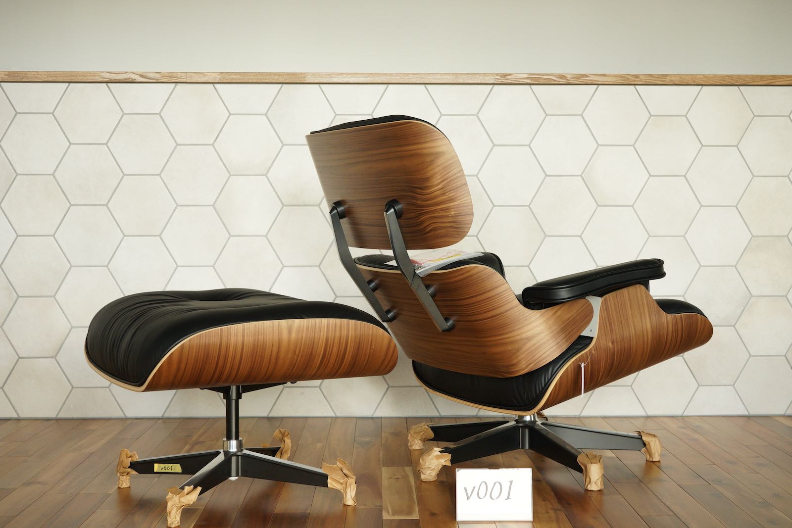 イームズラウンジチェアの木目