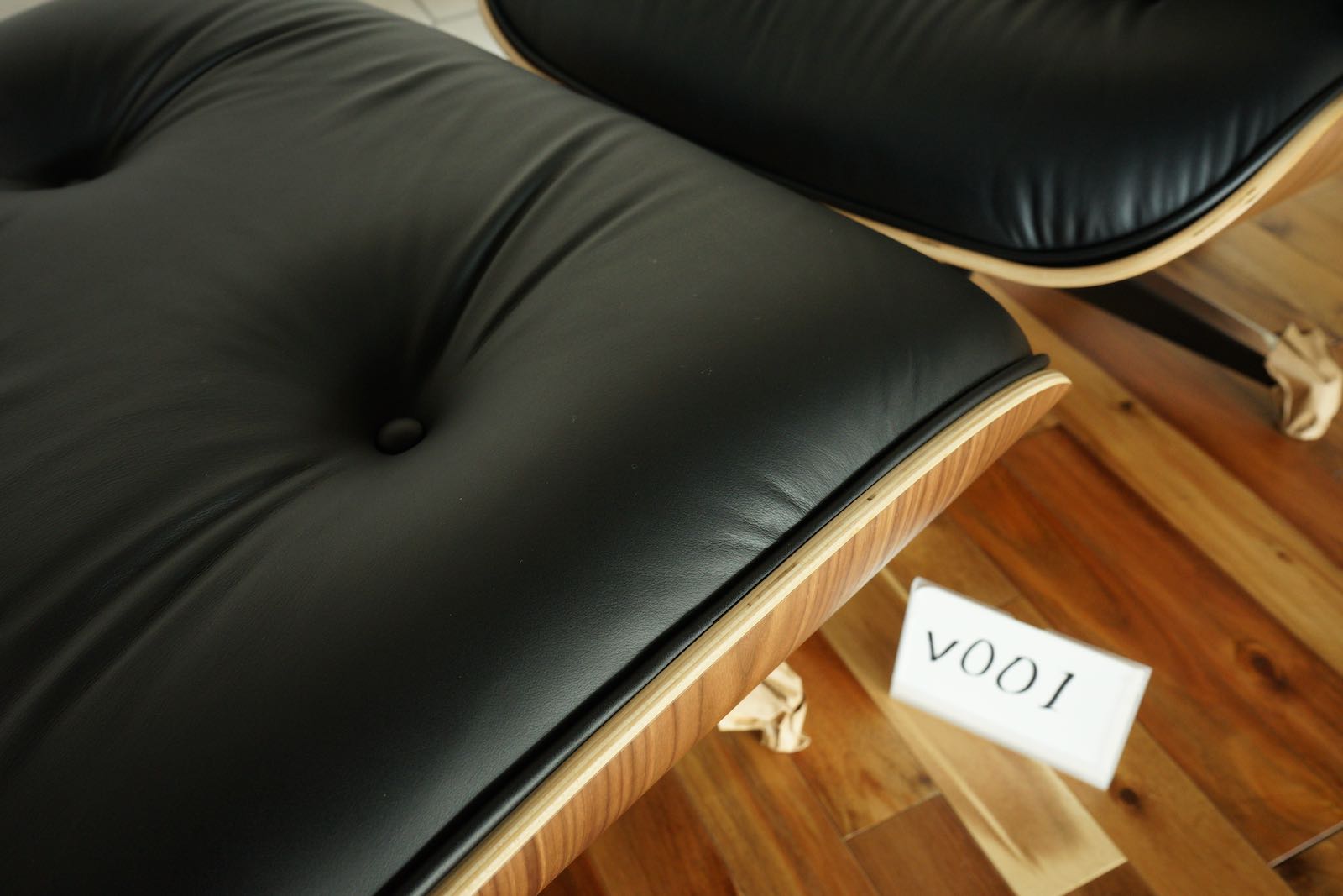 イームズラウンジチェアの木目