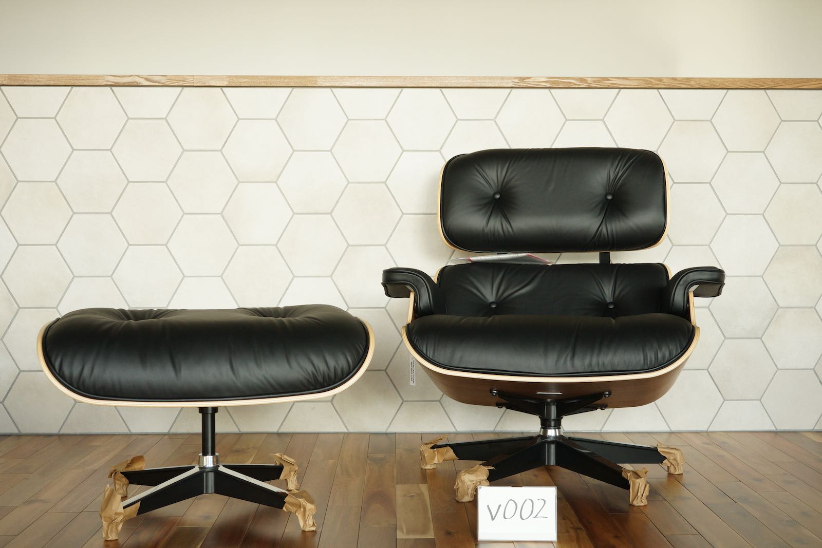 イームズラウンジチェアの木目