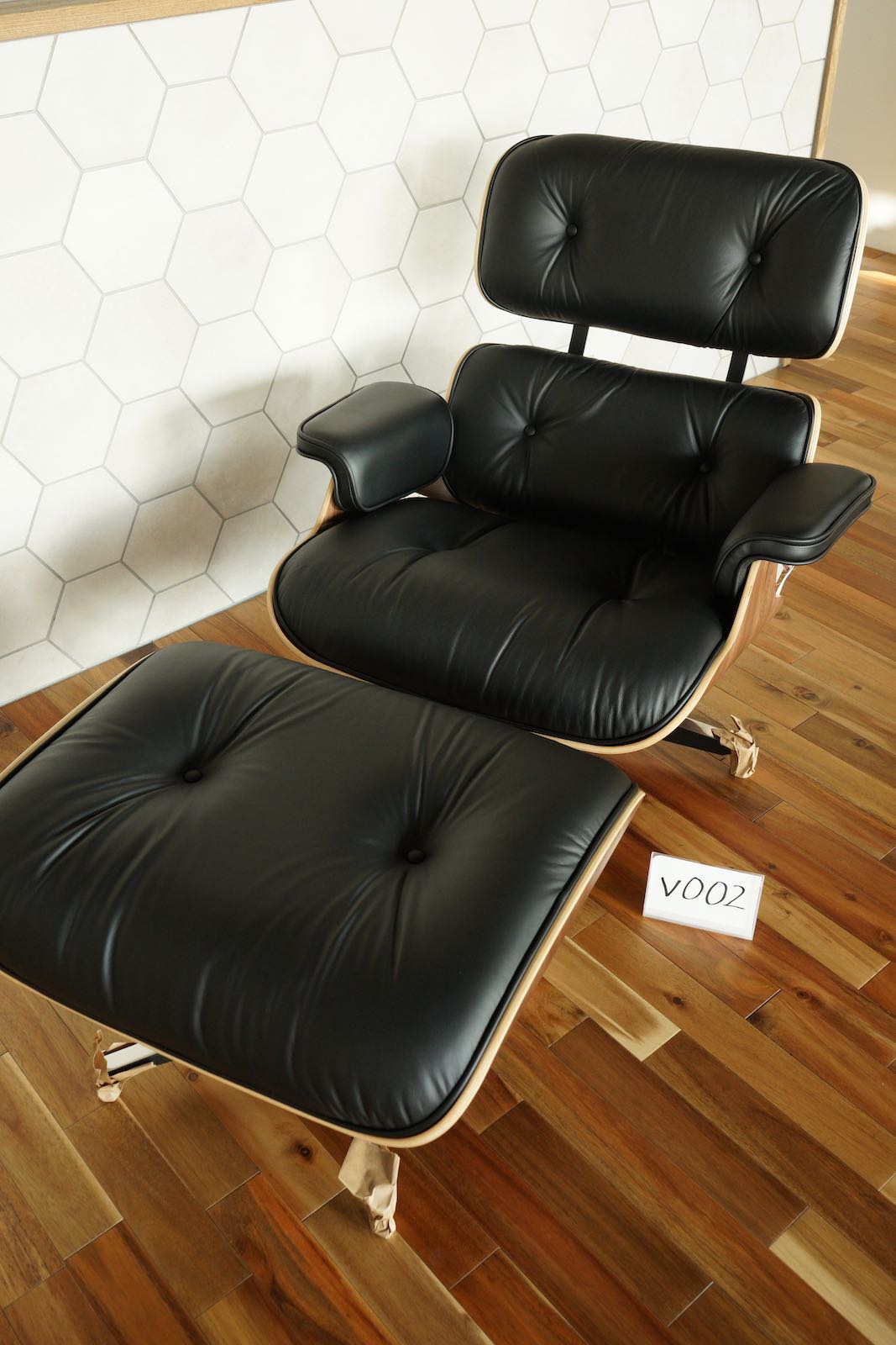 イームズラウンジチェアの木目