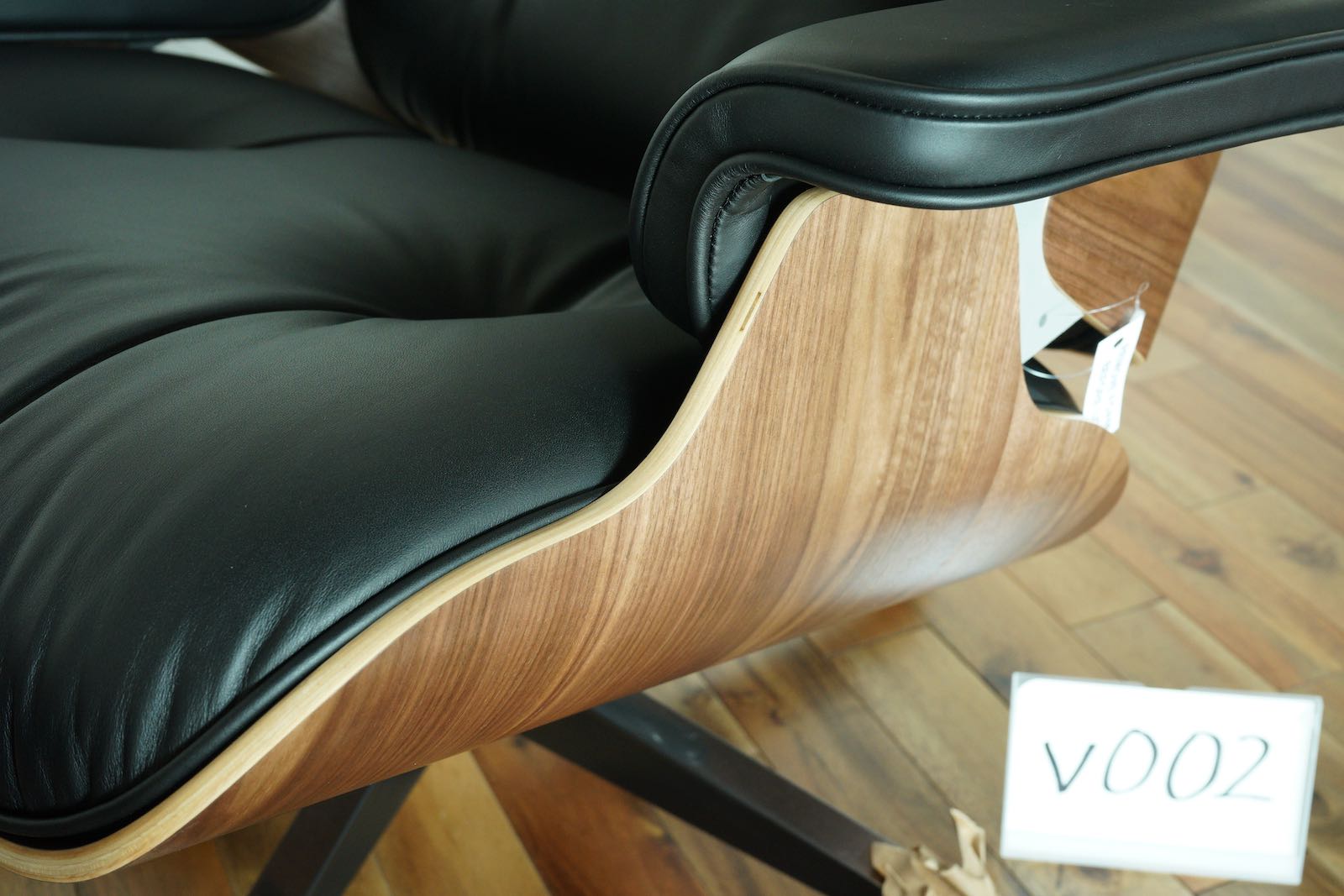 イームズラウンジチェアの木目