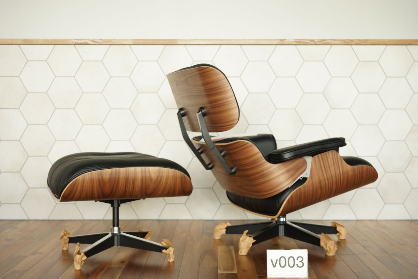 イームズラウンジチェアの木目