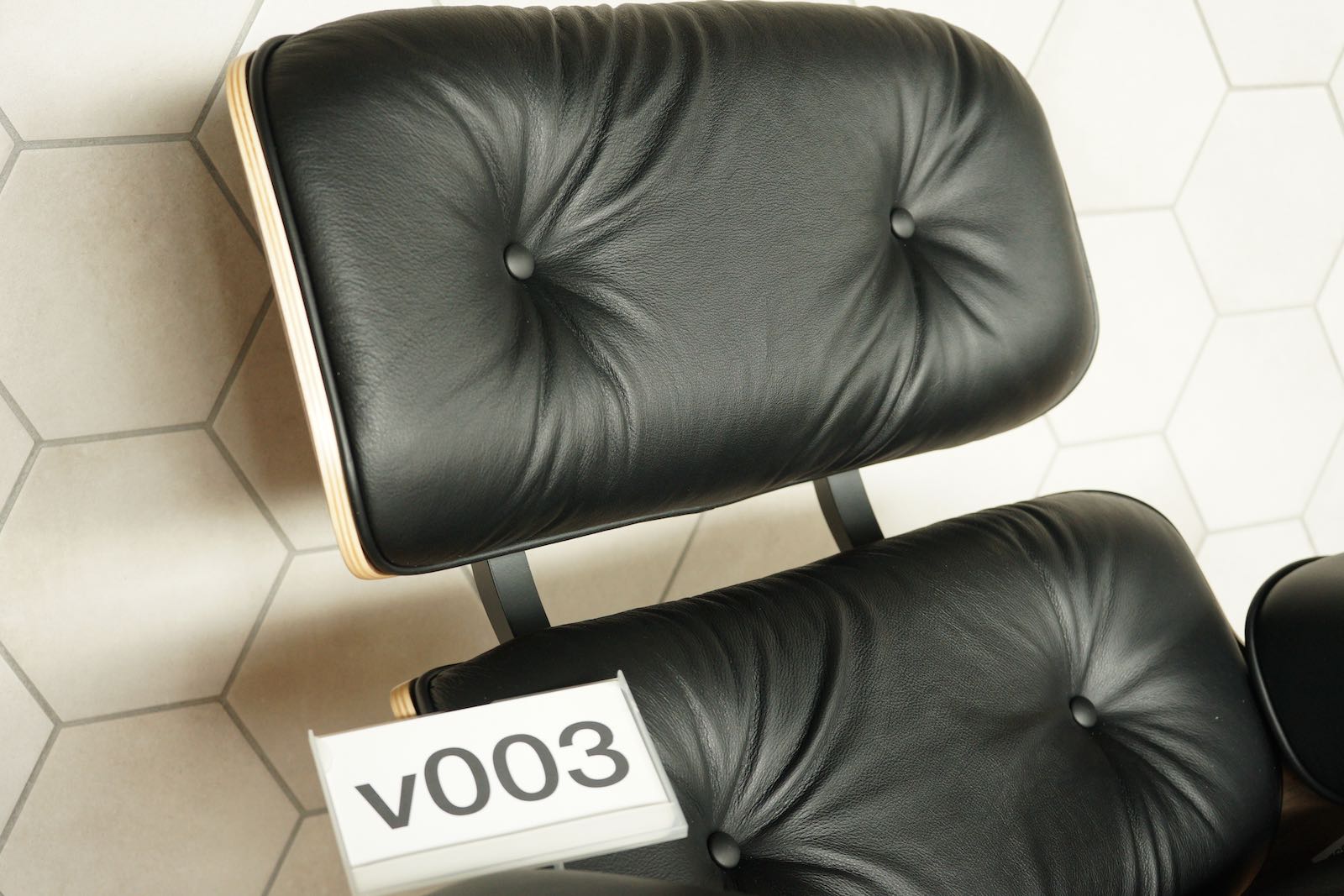 イームズラウンジチェアの木目