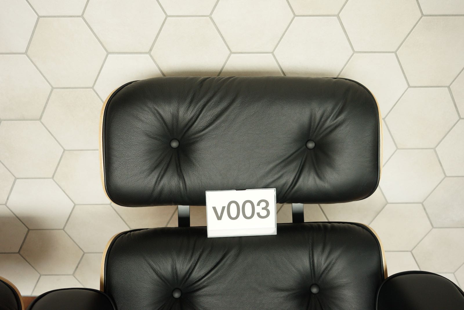 イームズラウンジチェアの木目