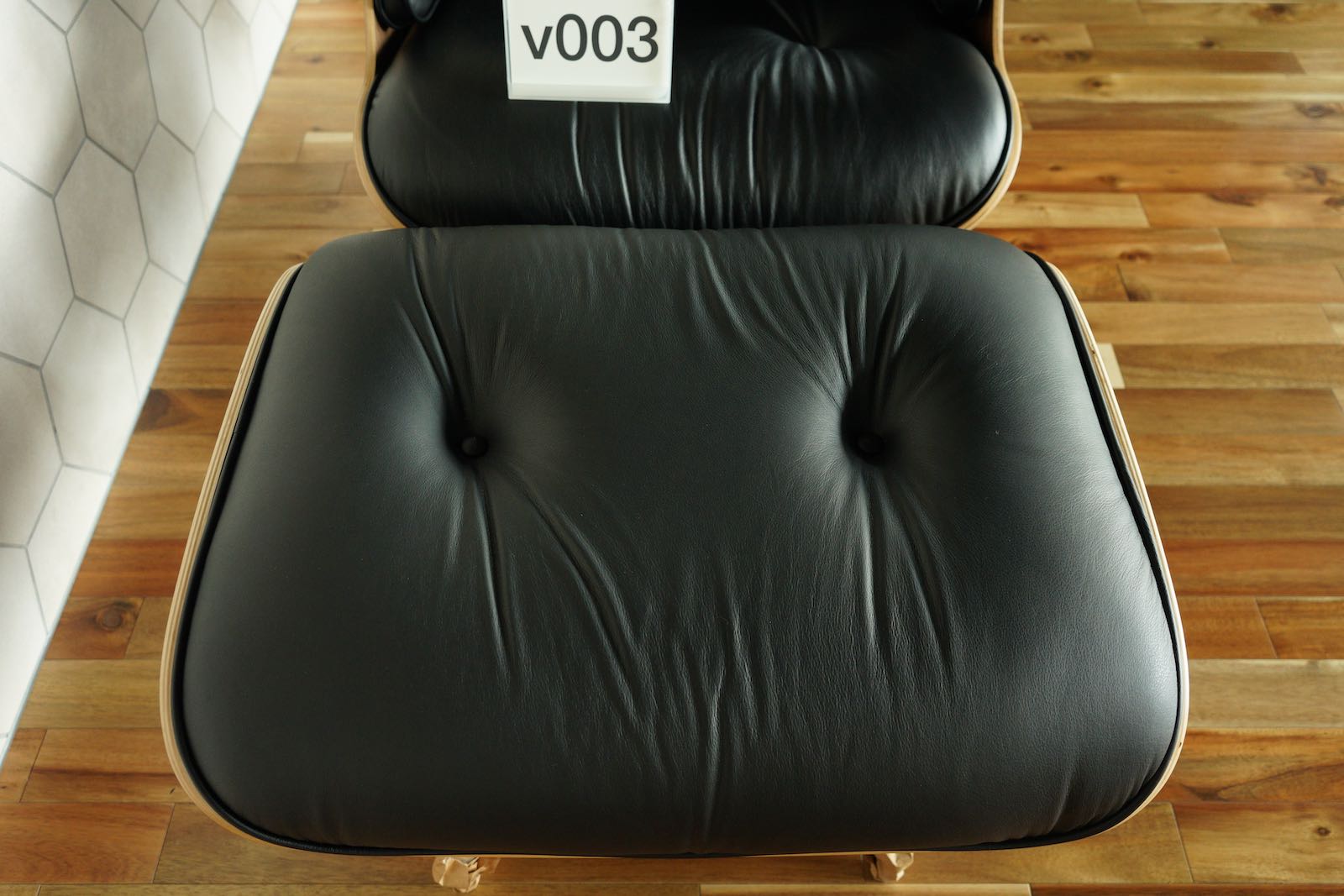 イームズラウンジチェアの木目