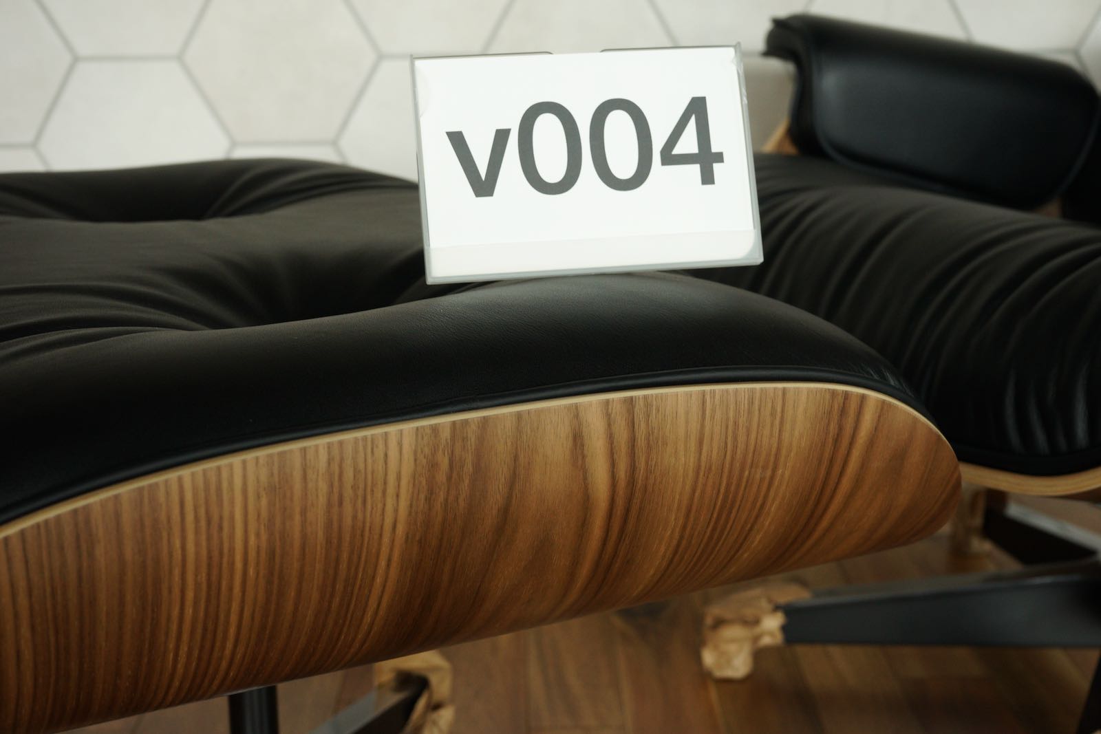 イームズラウンジチェアの木目