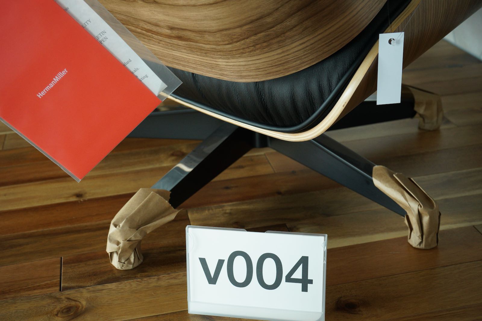 イームズラウンジチェアの木目