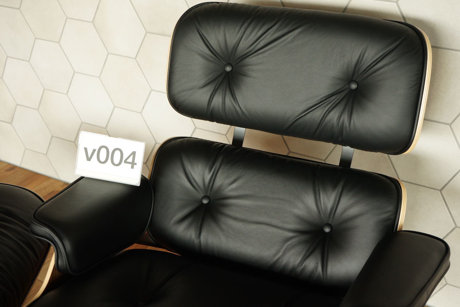 イームズラウンジチェアの木目