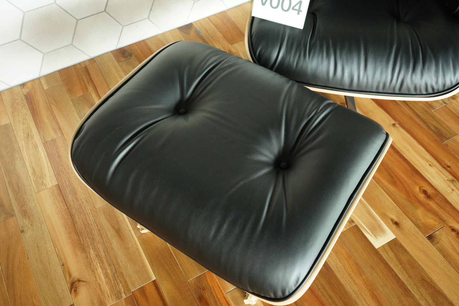 イームズラウンジチェアの木目