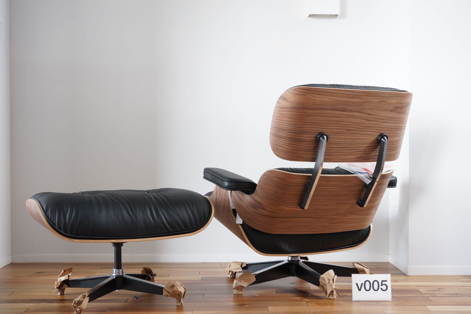 イームズラウンジチェアの木目