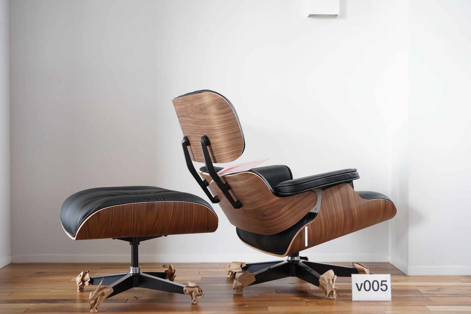 イームズラウンジチェアの木目