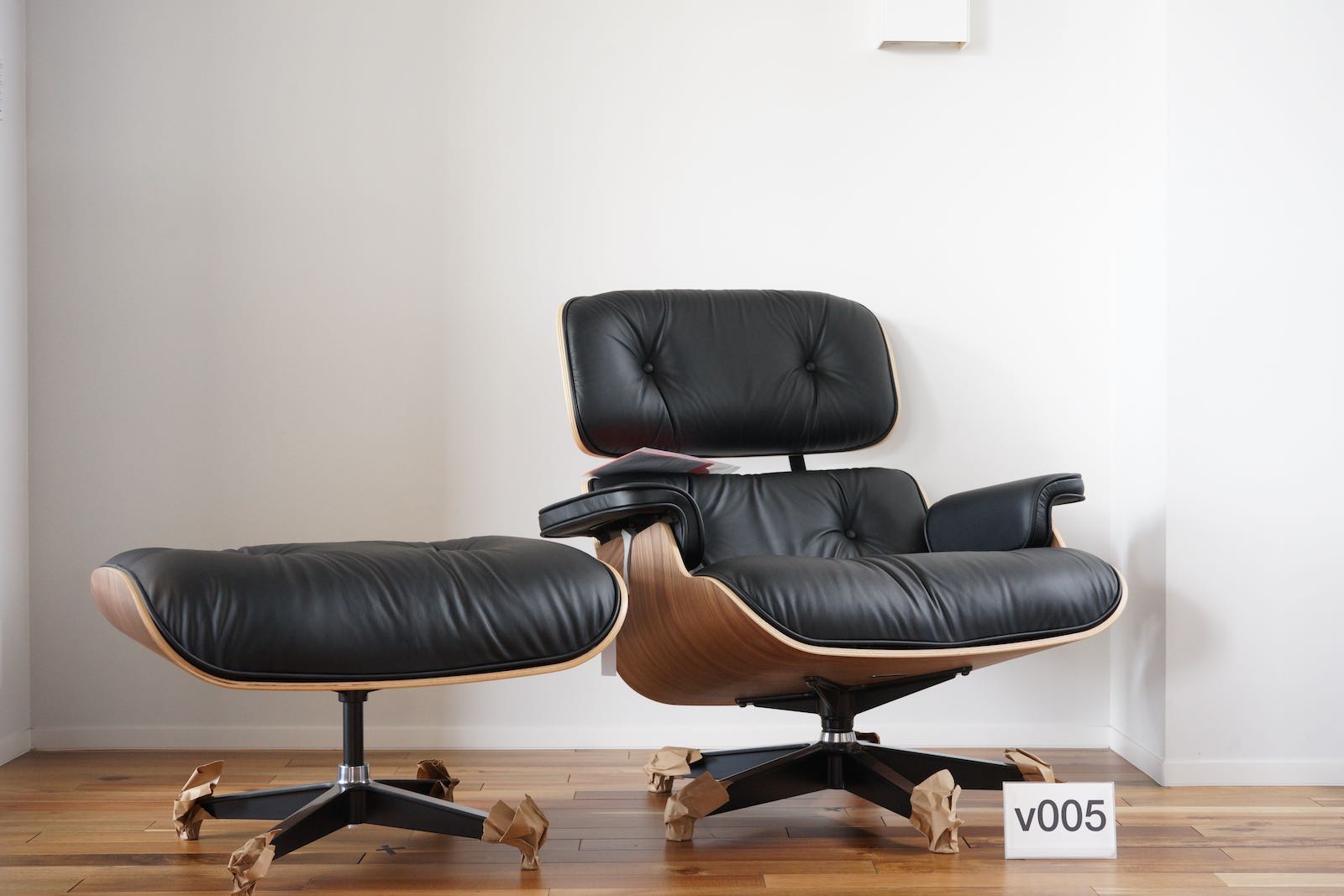 イームズラウンジチェアの木目