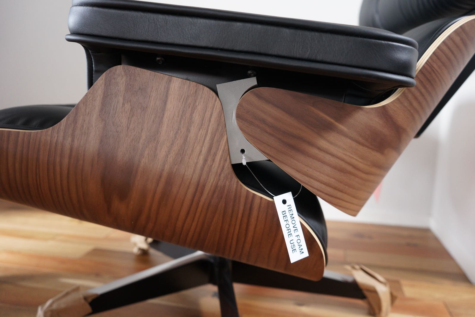 イームズラウンジチェアの木目