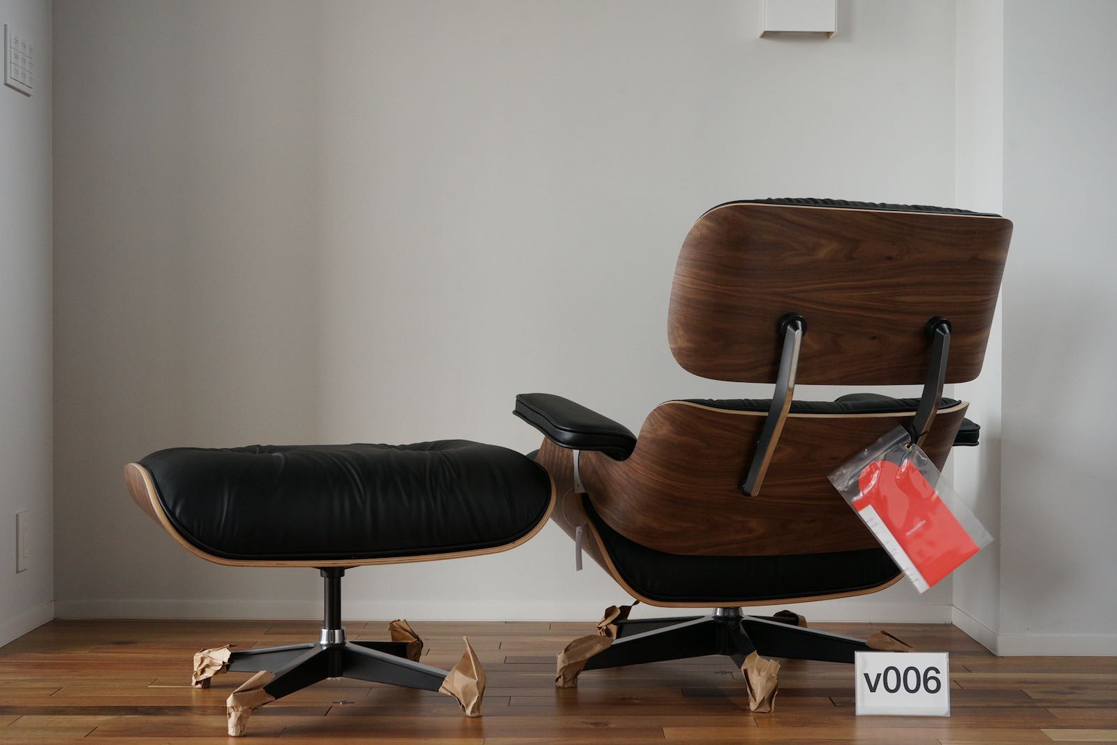 イームズラウンジチェアの木目