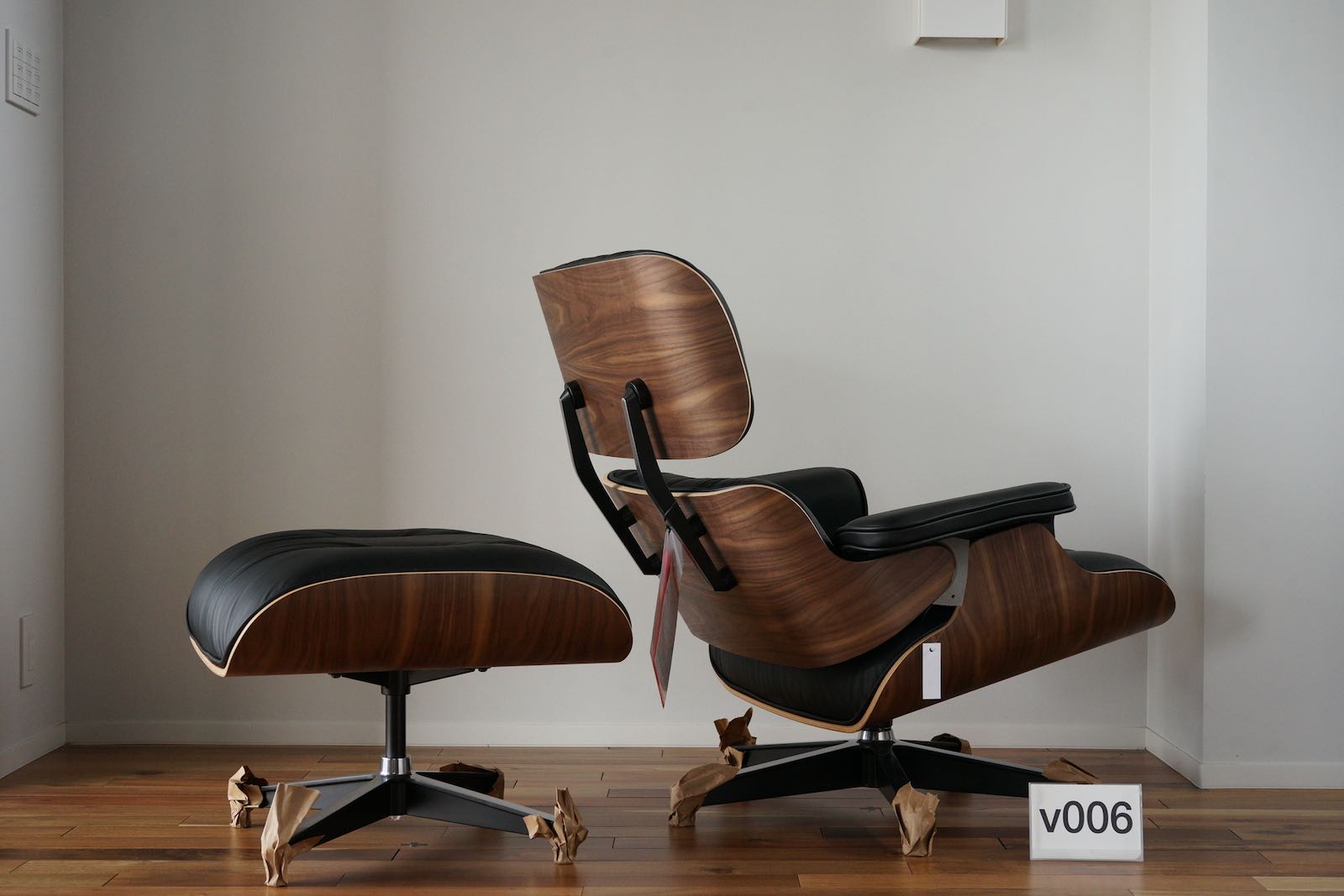 イームズラウンジチェアの木目