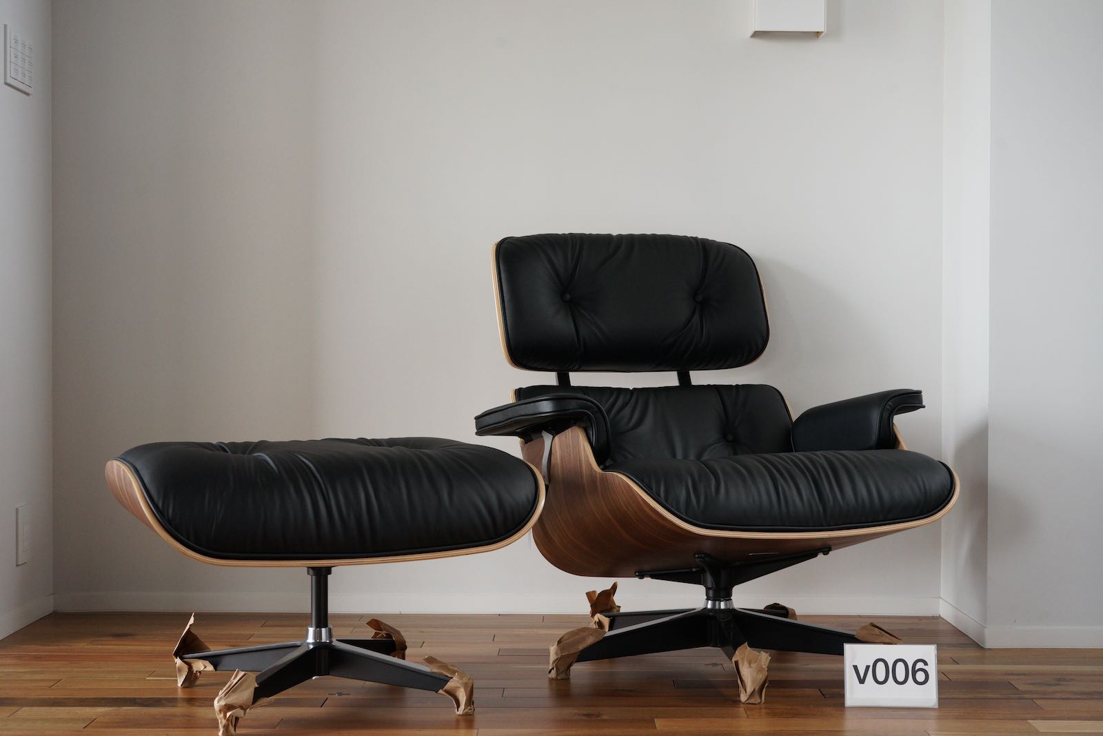 イームズラウンジチェアの木目